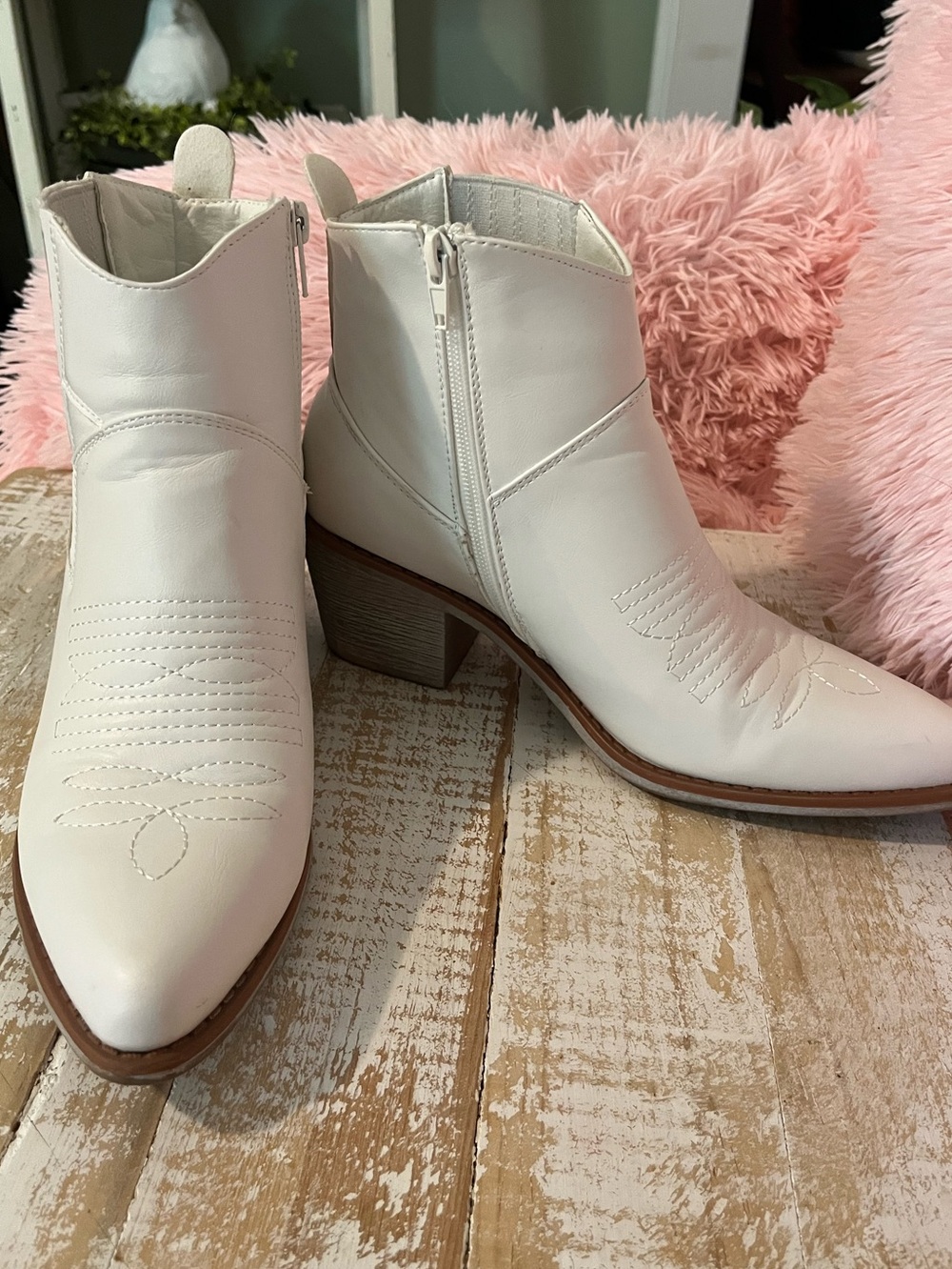Pierre Dumas White Western Ankle Booties
